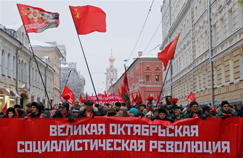  October Revolution: 革命の嵐が吹き荒れ、ロシア帝国を崩壊に導く